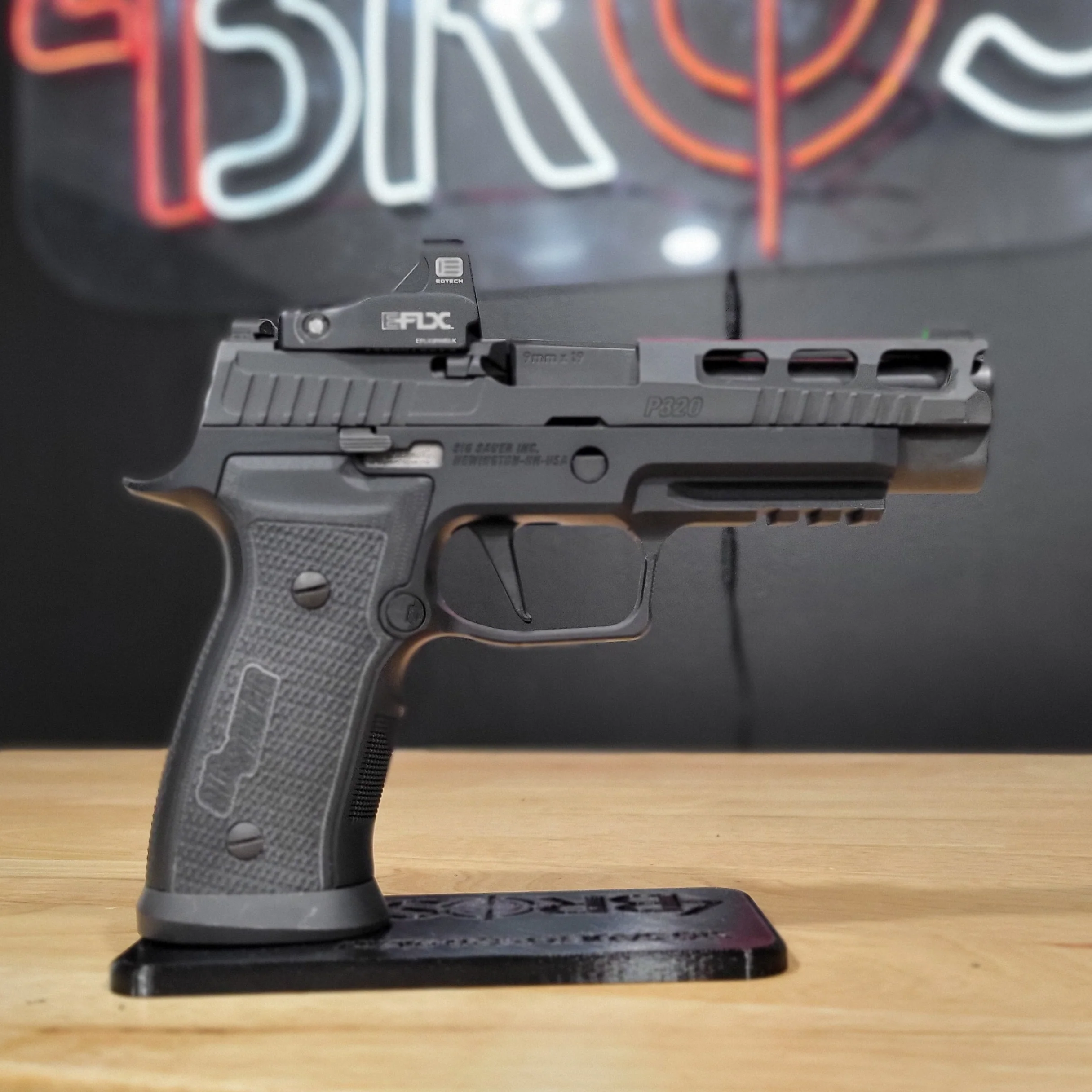 4Bros Sig Sauer P320 Pistol Stand - Image 2