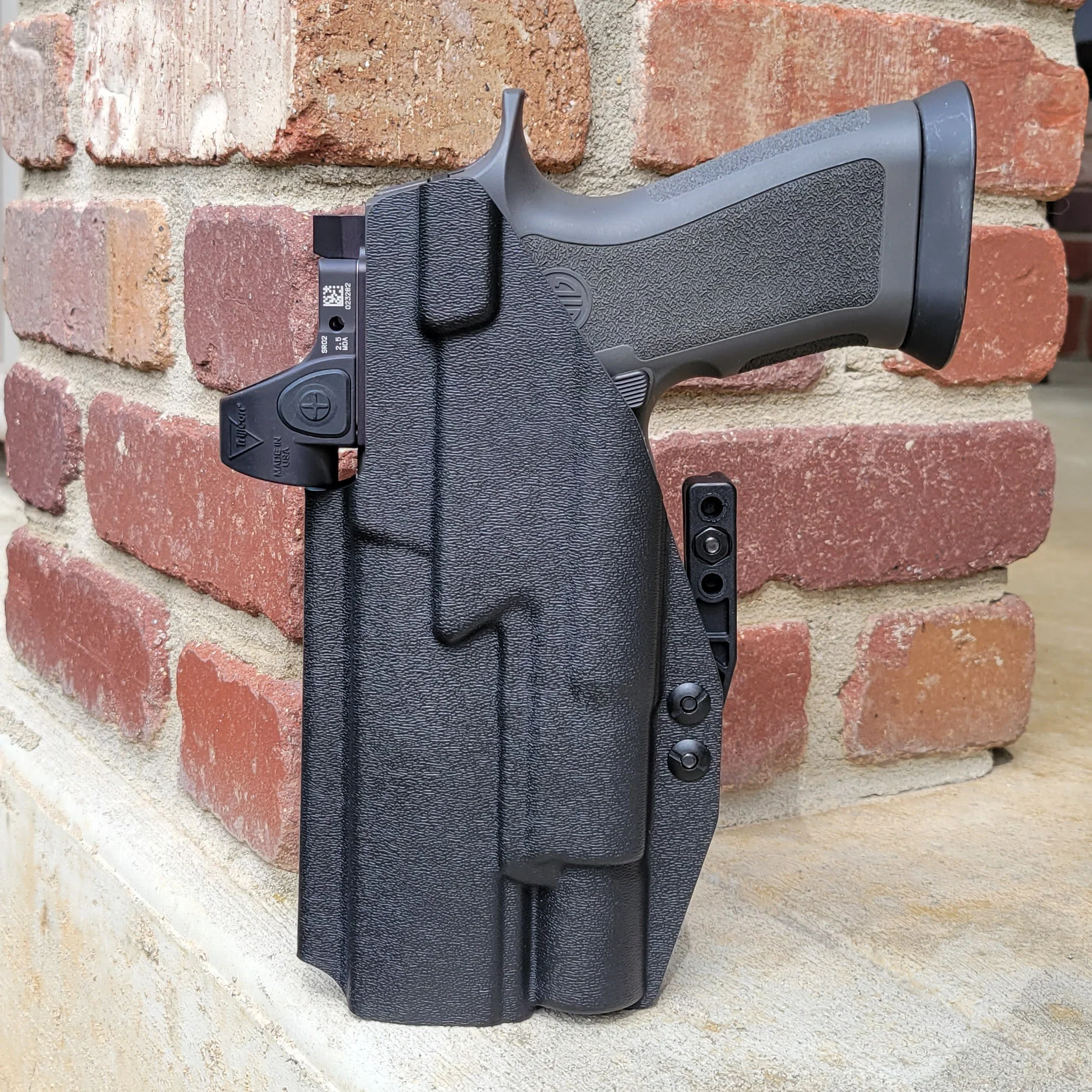 Sig Sauer P320 with X300 IWB Holster - Image 4